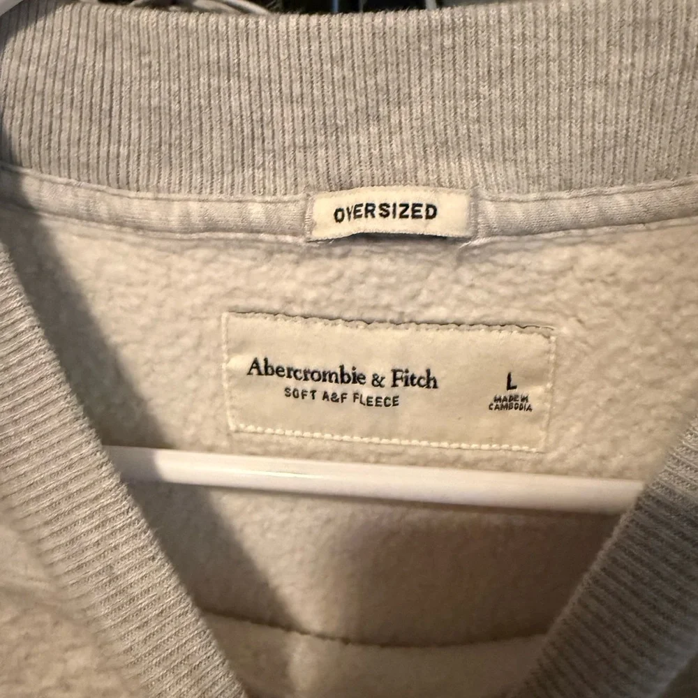 Abercrombie & Fitch Gray Oversized Sweatshirt - Picture 4 of 4